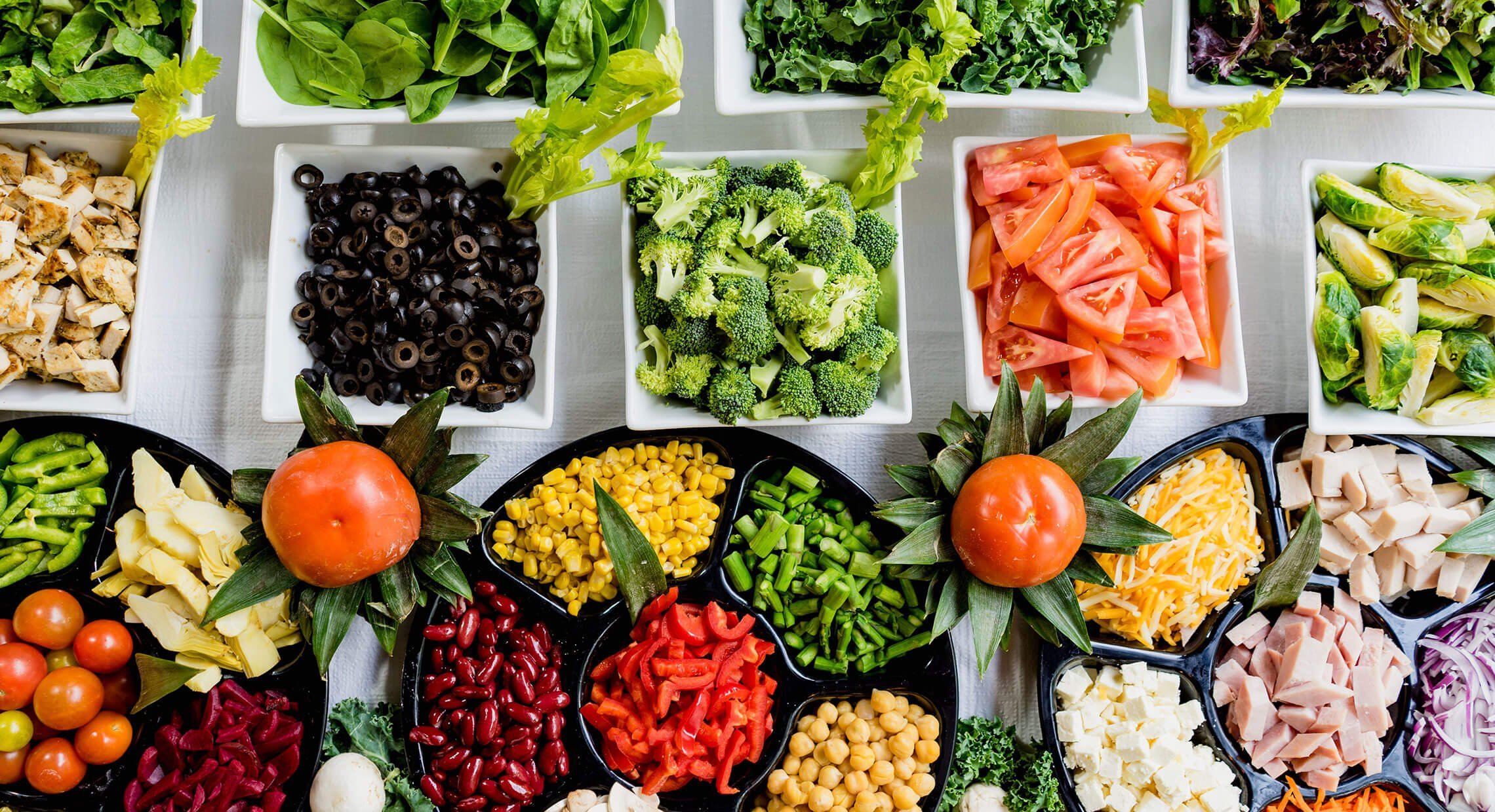 Une variété de délicieux légumes multicolores bons pour les yeux, suppléments alimentaires
